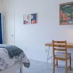 Modern 2Br Retreat With Pool Gym & Balcony