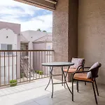 Modern 2Br Retreat With Pool Gym & Balcony